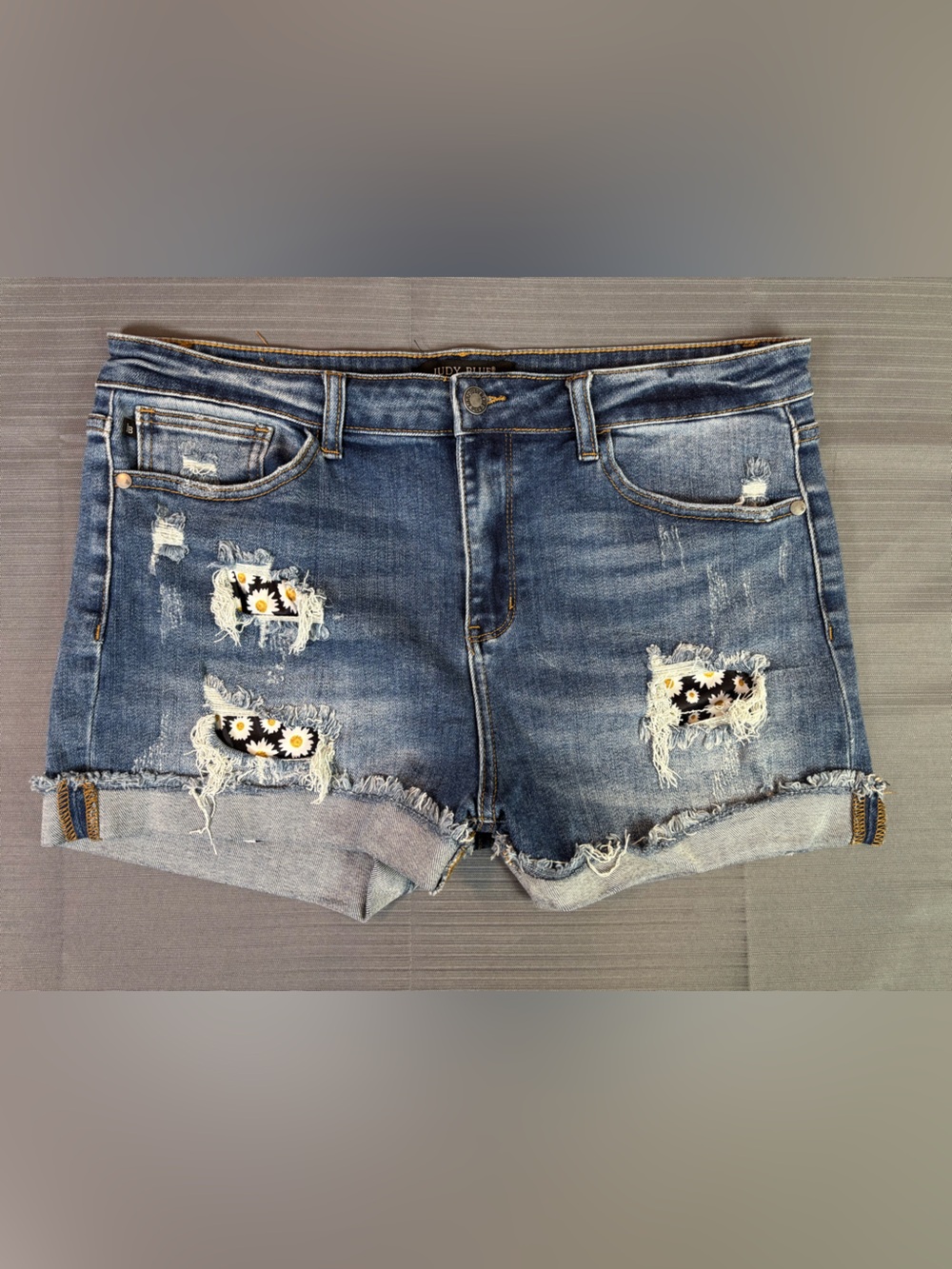 Judy Blue XL Distressed Denim Shorts Daisy Print Patch Frayed Cuffed Hem Stretch